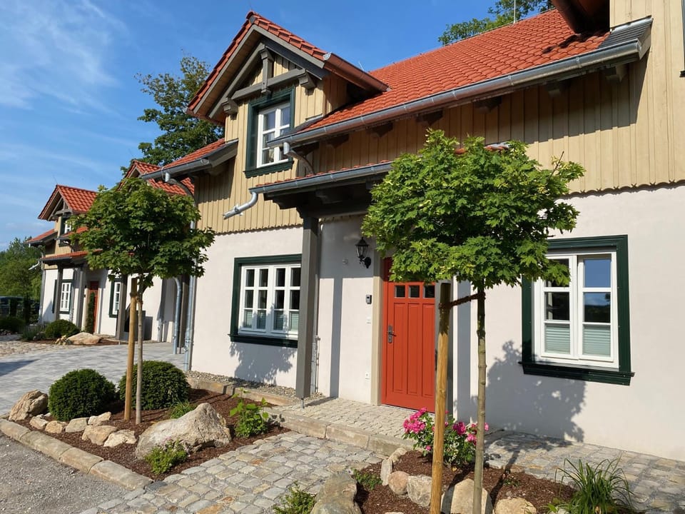 Property building, Day, Garden, Garden view, Street view