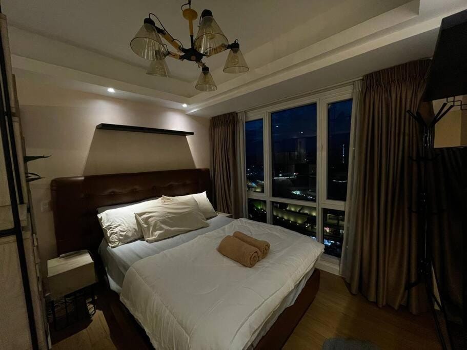 Contemporary Studio Unit at Abreeza T1 with Pay Parking Apartment in Davao City