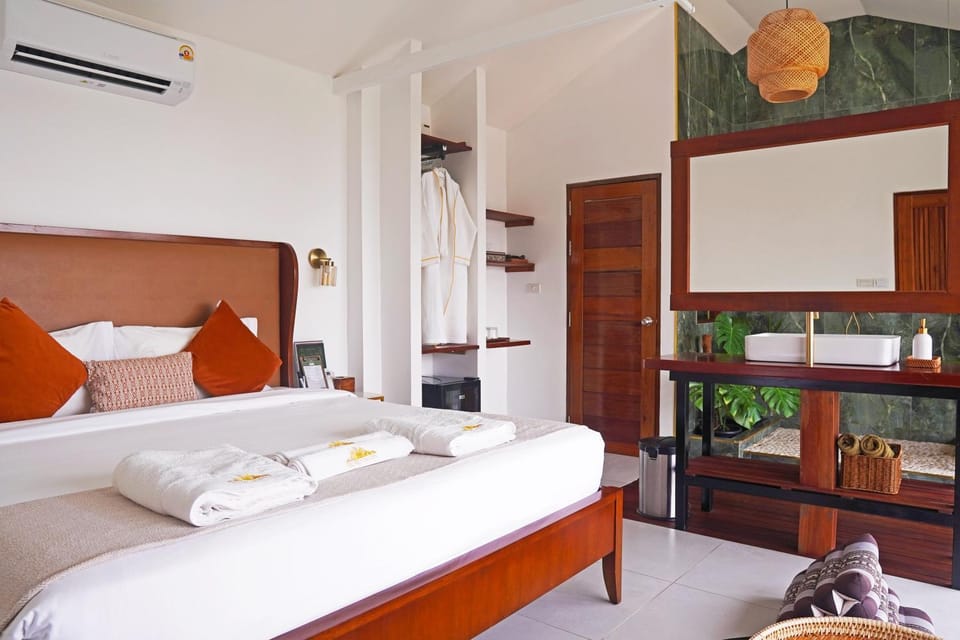 Bed, Photo of the whole room, Bedroom, towels, air conditioner