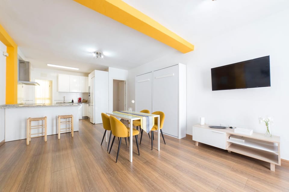 Communal lounge/ TV room, TV and multimedia, Kitchen or kitchenette, Dining area, Evening entertainment, oven