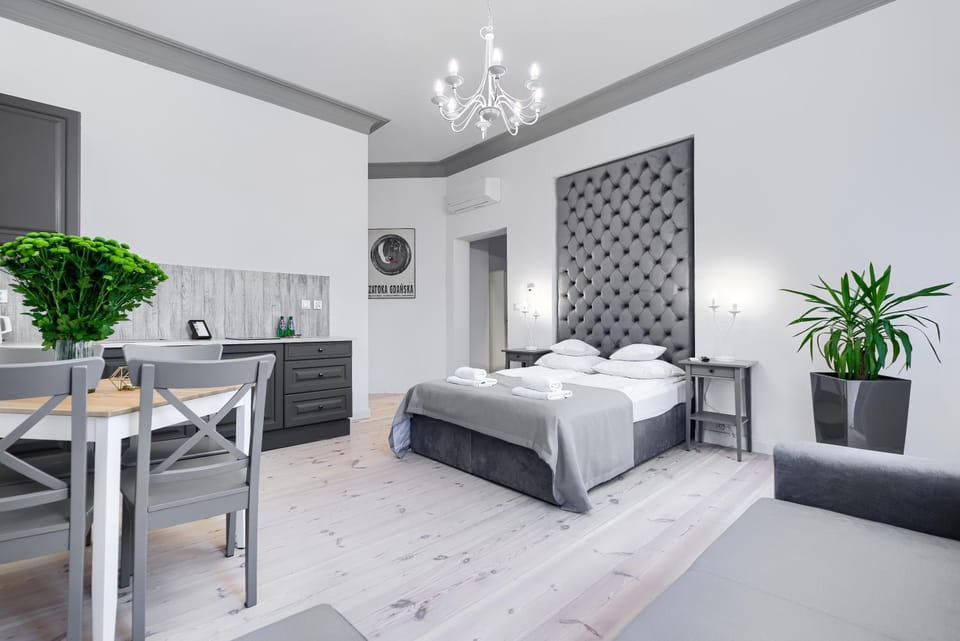 Bed, Photo of the whole room, Dining area