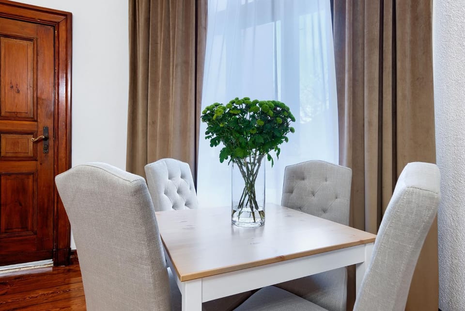 Living room, Seating area, Dining area