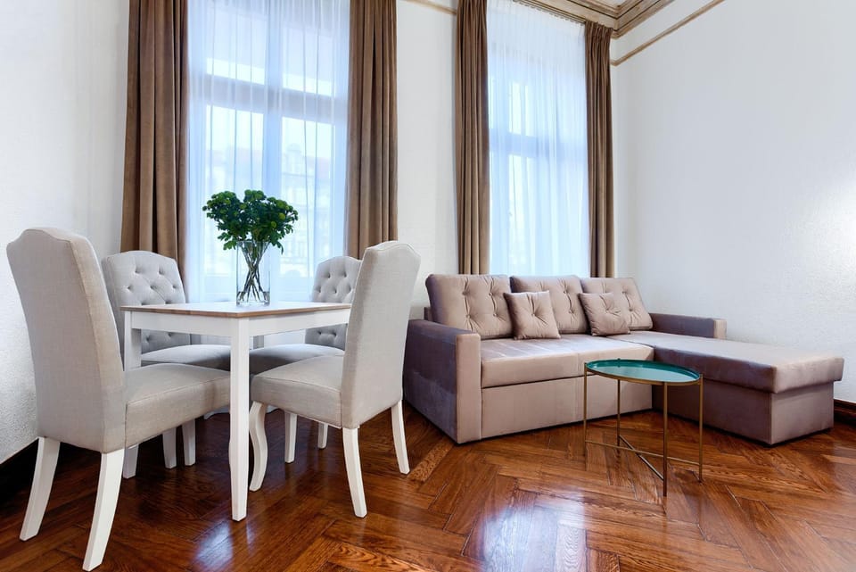 Living room, Seating area, Dining area