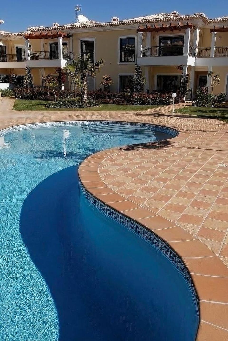 Property building, Swimming pool, Swimming pool