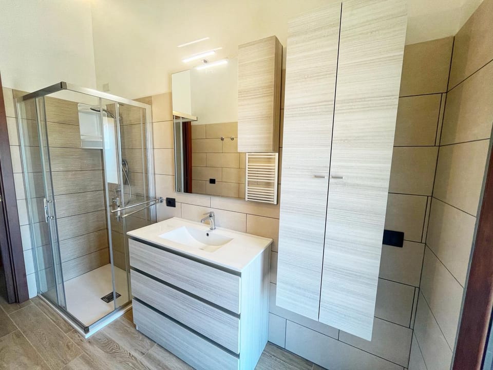 Shower, Bathroom, towels
