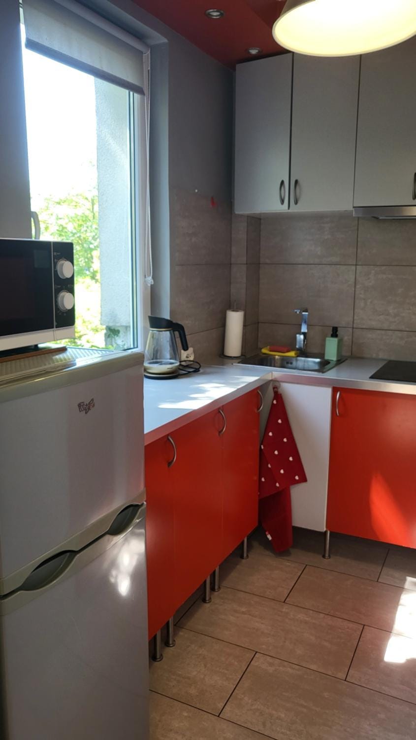 Kitchen or kitchenette, microwave, oven, stove