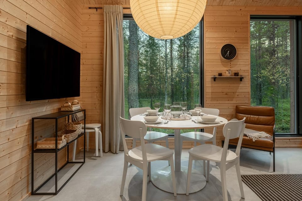 Communal lounge/ TV room, TV and multimedia, Seating area, Dining area