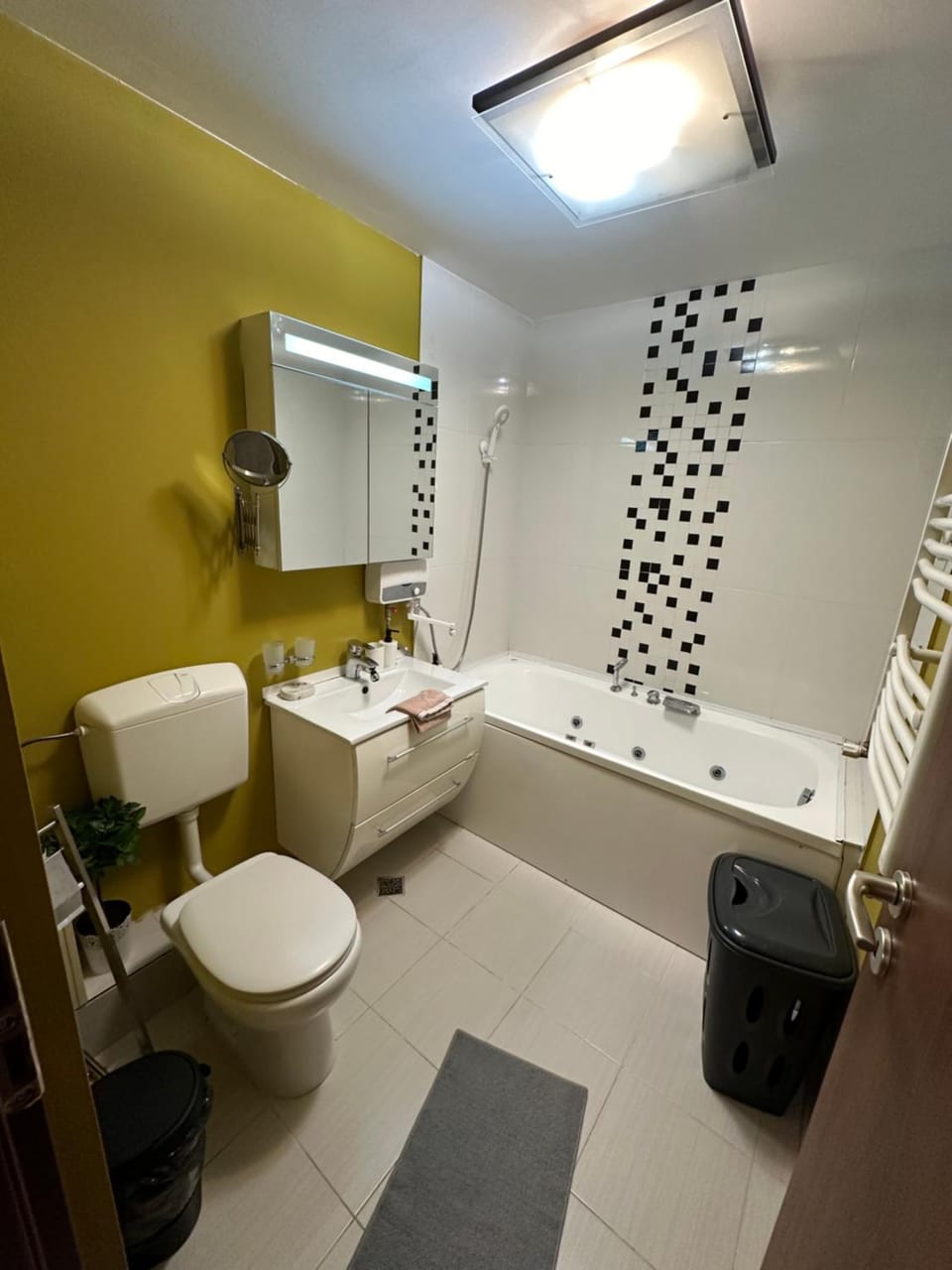 NEW Green Apartment 64 with private parking Apartment in Bucharest
