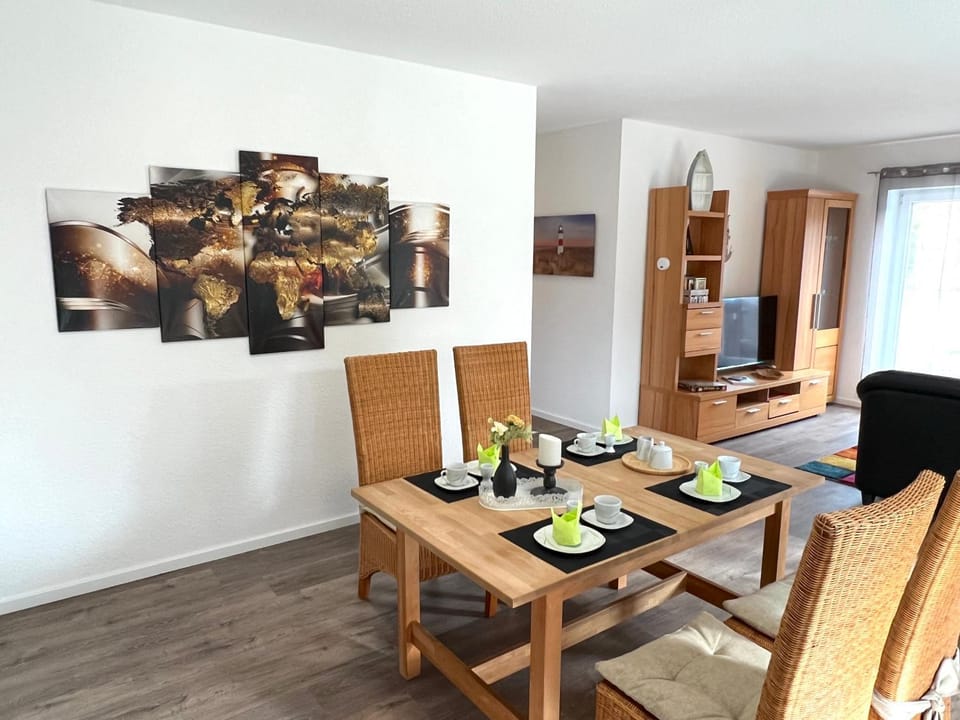 Living room, Seating area, Dining area