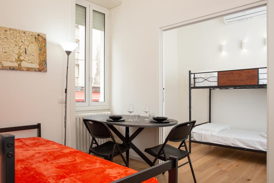 Kitchen or kitchenette, Photo of the whole room, Dining area