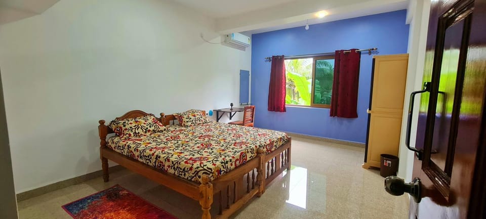 Bed, Photo of the whole room, Bedroom, wardrobe, air conditioner