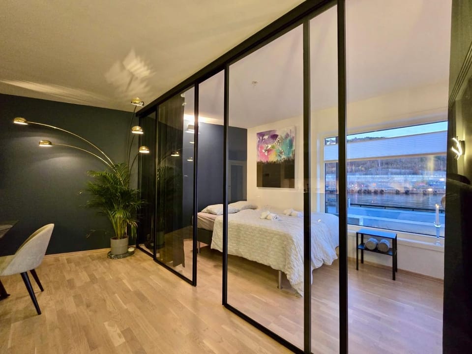 Waterfront fjord view, home office, 2 BR LUX apt Apartment in Oslo