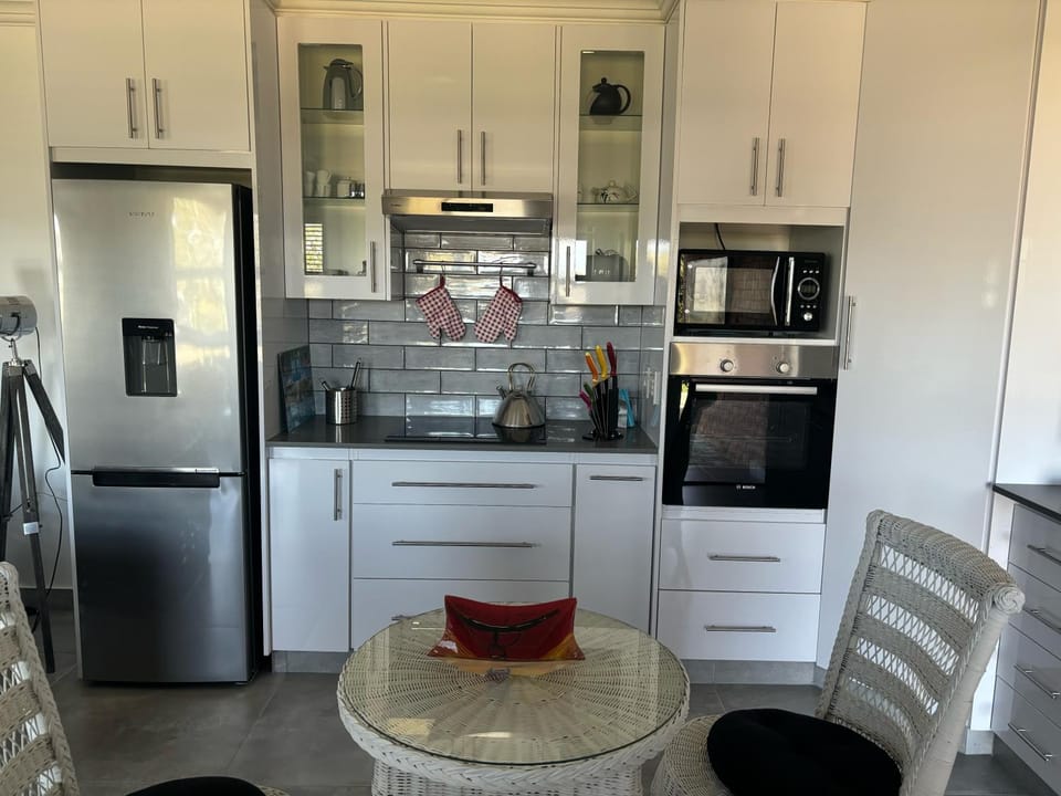 Coffee/tea facilities, Kitchen or kitchenette, Dining area, dishwasher, pet friendly, stove