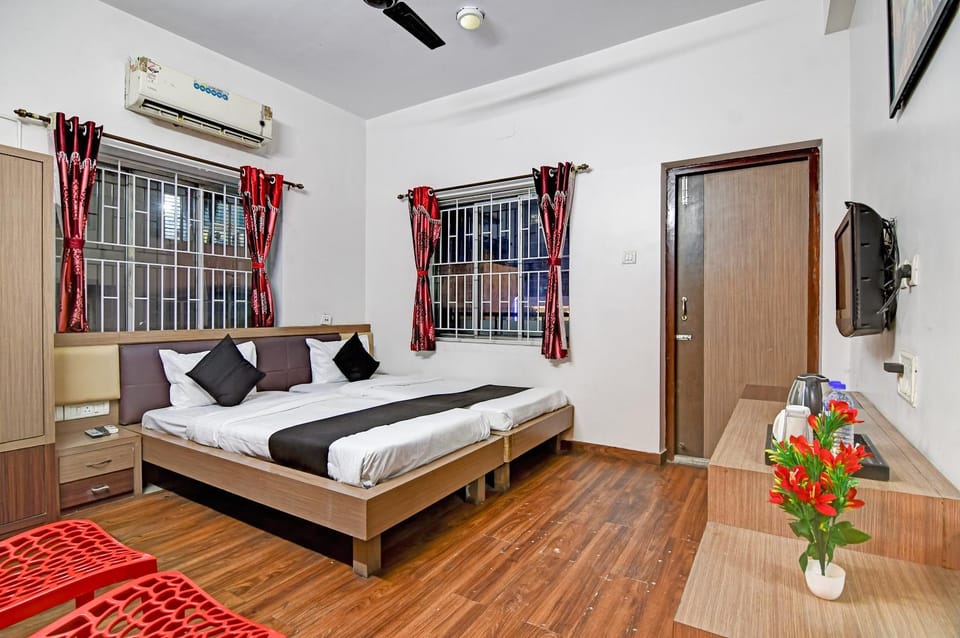Bed, TV and multimedia, Photo of the whole room, Seating area, Bedroom, towels, wardrobe, air conditioner
