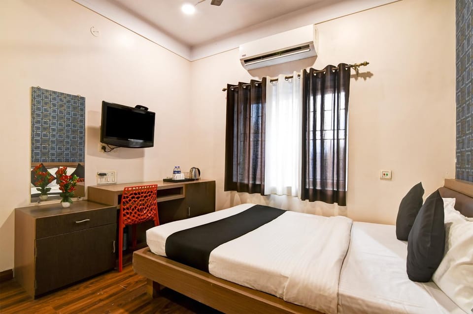 Communal lounge/ TV room, Bed, TV and multimedia, Photo of the whole room, Seating area, Evening entertainment, Bedroom