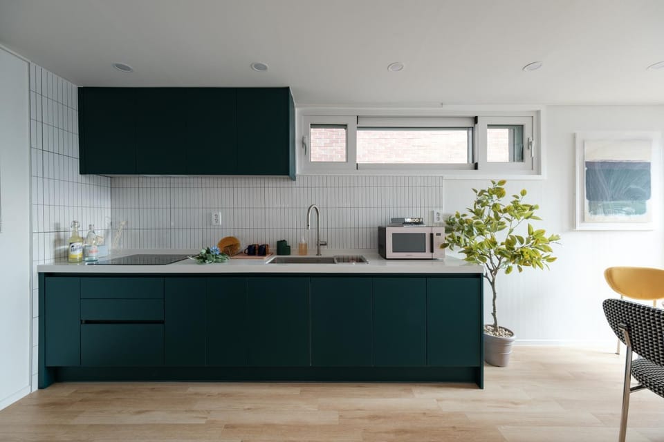 Kitchen or kitchenette