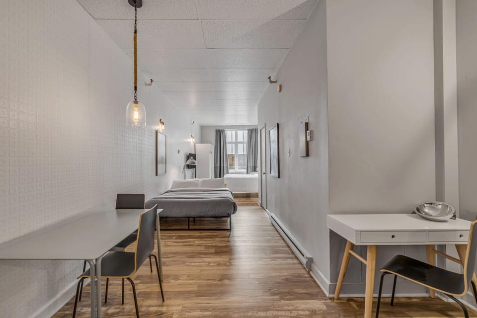 Bed, Photo of the whole room, Dining area