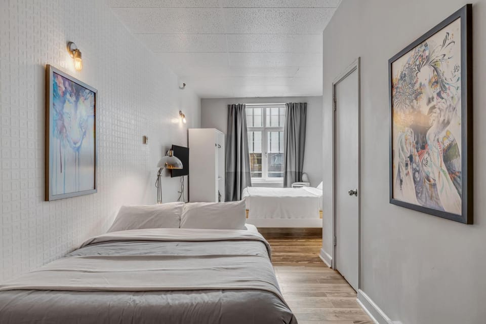 Bed, Living room