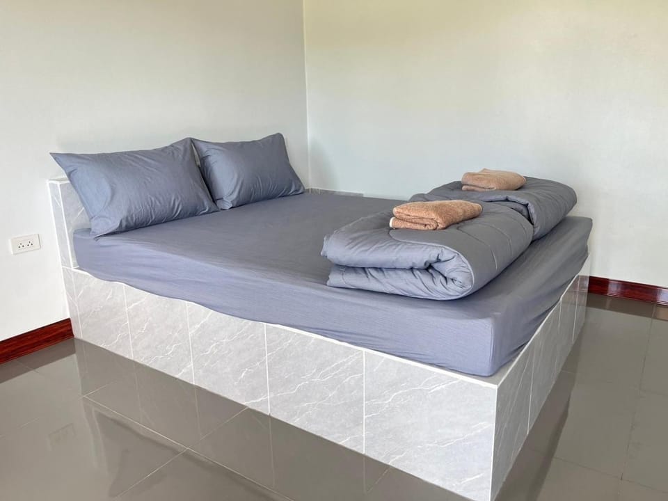 Bed, Photo of the whole room, Bedroom, towels