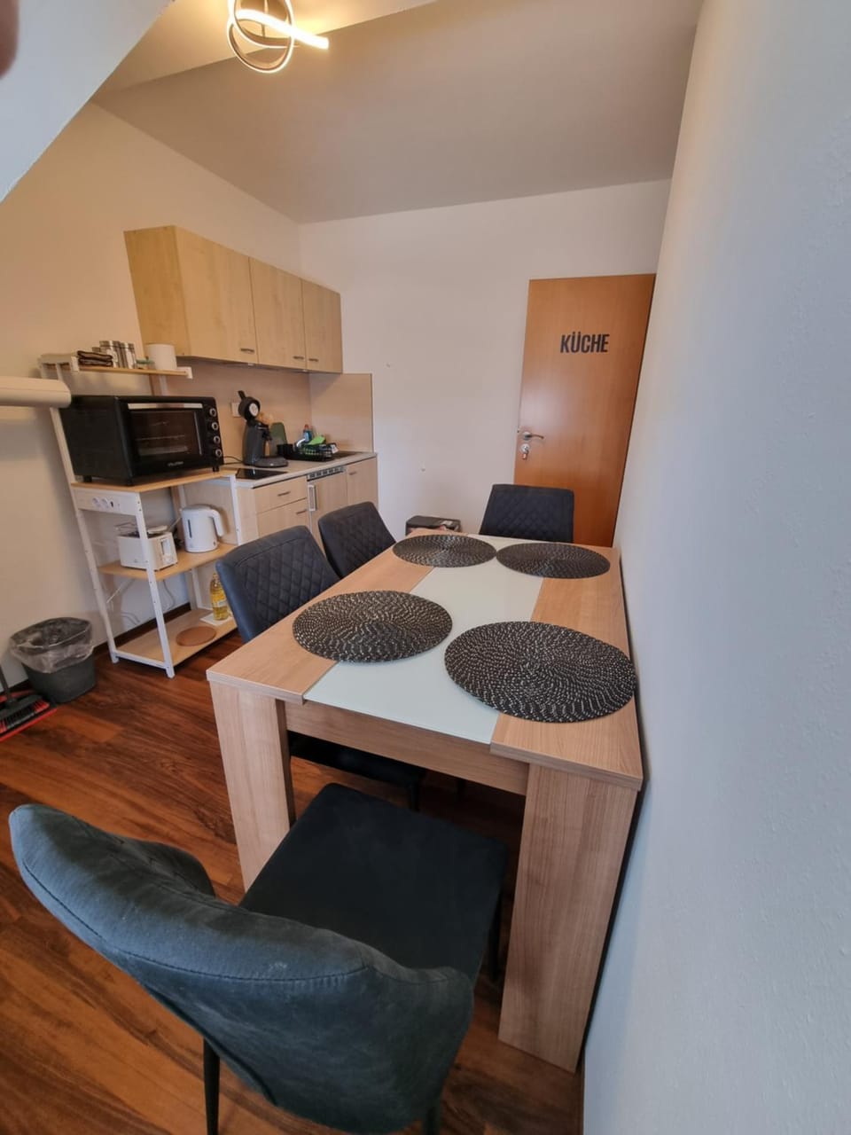 Kitchen or kitchenette, Seating area, Dining area, stove