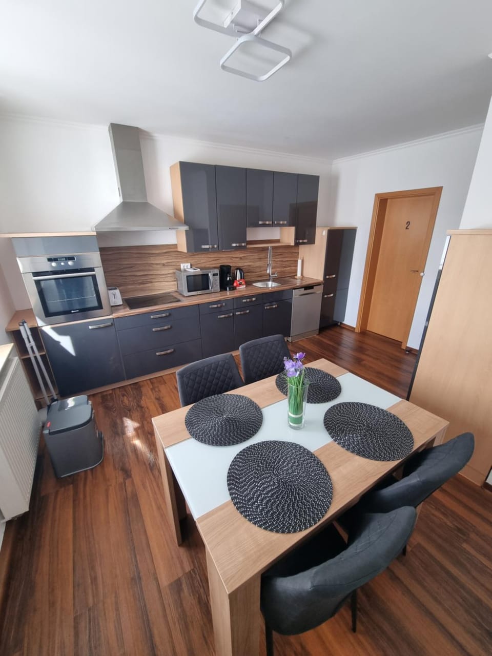 Kitchen or kitchenette, Kitchen or kitchenette, Seating area, Dining area, oven, stove