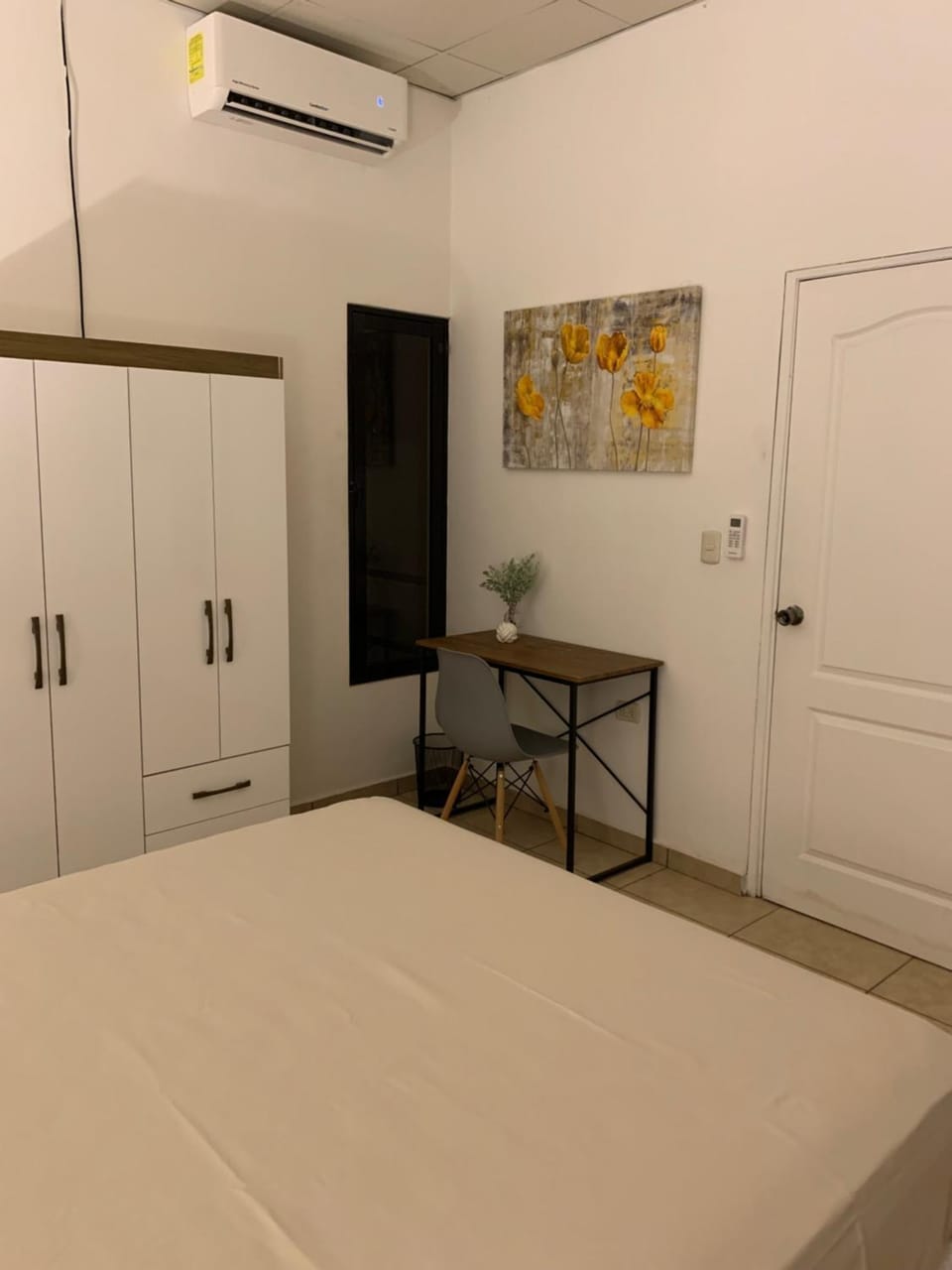 Bedroom, air conditioner