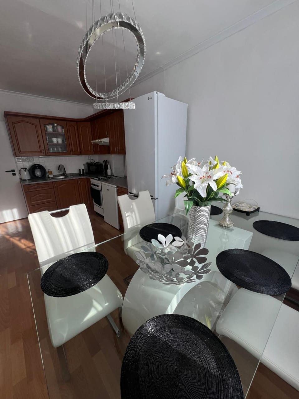 Kitchen or kitchenette, Seating area, Dining area, oven, stove