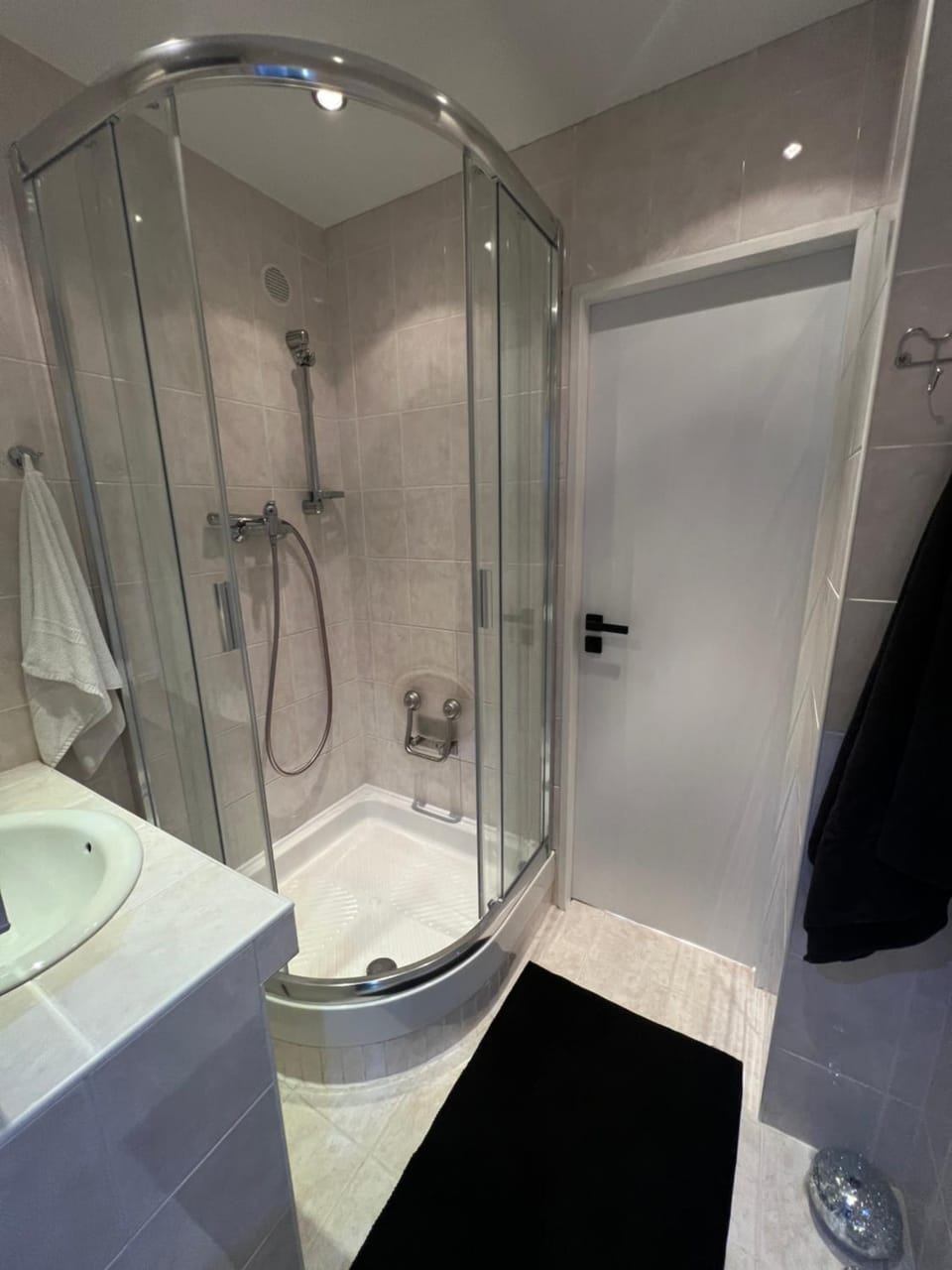 Shower, Bathroom, towels