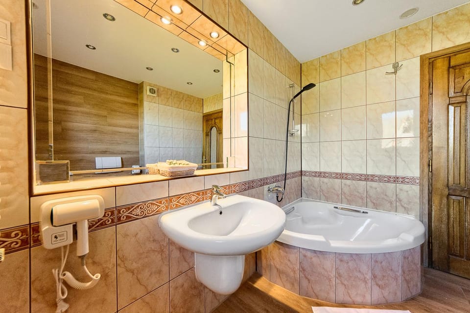 Toilet, Bath, towels