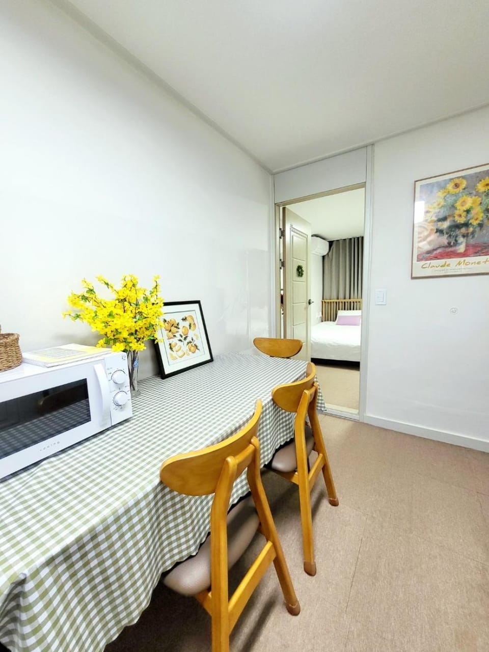 Kitchen or kitchenette, Living room, Dining area
