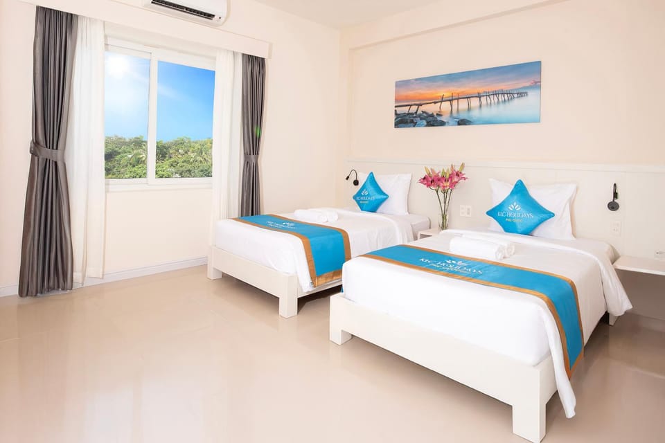 Bedroom, towels