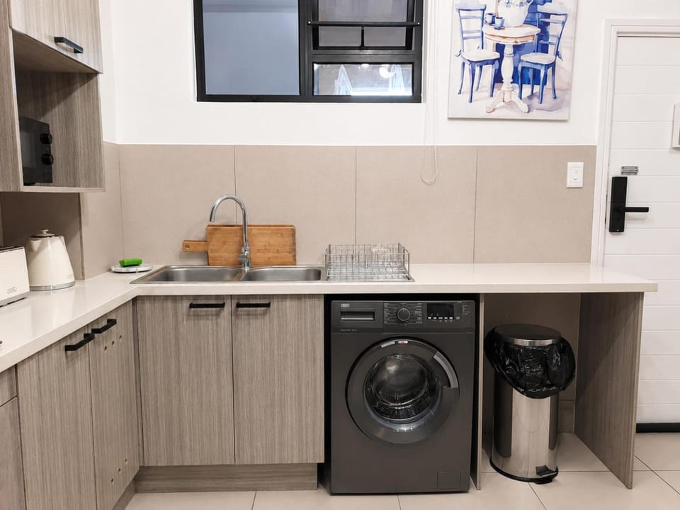 Kitchen or kitchenette, dishwasher, washing machine