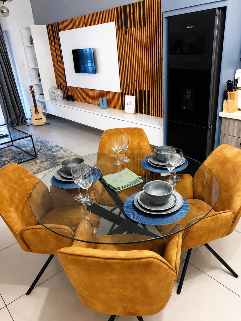 TV and multimedia, Coffee/tea facilities, Living room, Seating area, Dining area