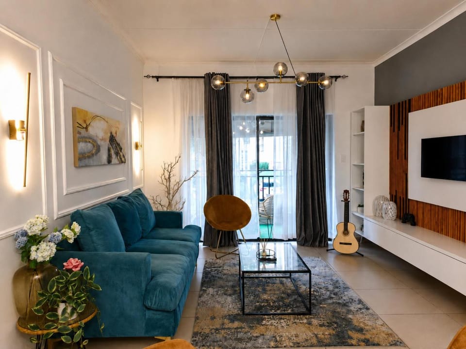 TV and multimedia, Living room, Seating area, Evening entertainment