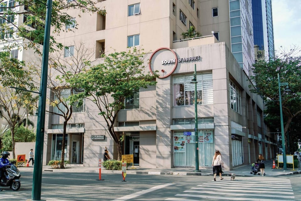 Cozy and Spacious Studio at SOMA BGC Near SM Aura and Bonifacio High Street Apartment in Makati