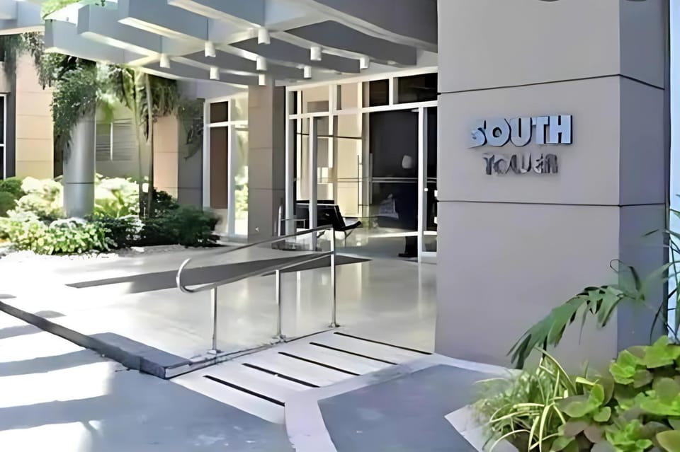 Cozy and Spacious Studio at SOMA BGC Near SM Aura and Bonifacio High Street Apartment in Makati