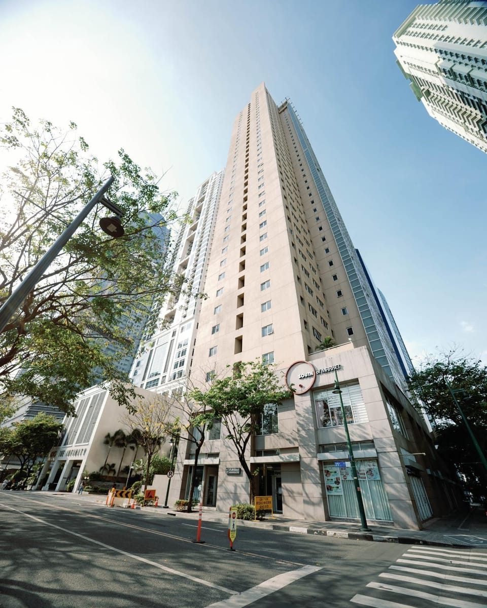 Cozy and Spacious Studio at SOMA BGC Near SM Aura and Bonifacio High Street Apartment in Makati