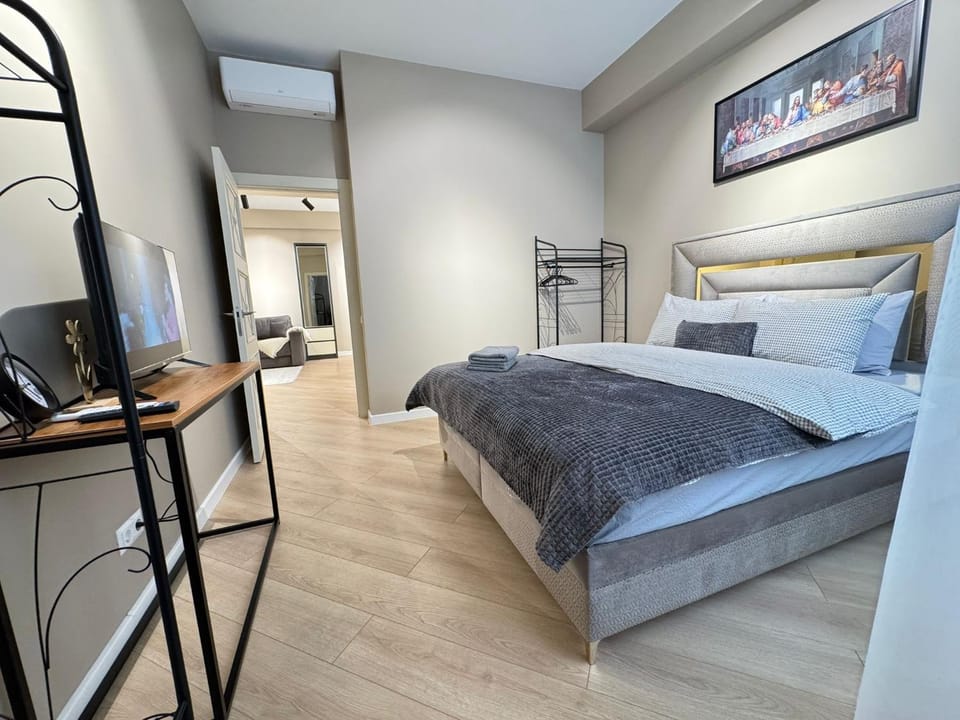 TV and multimedia, Photo of the whole room, Bedroom