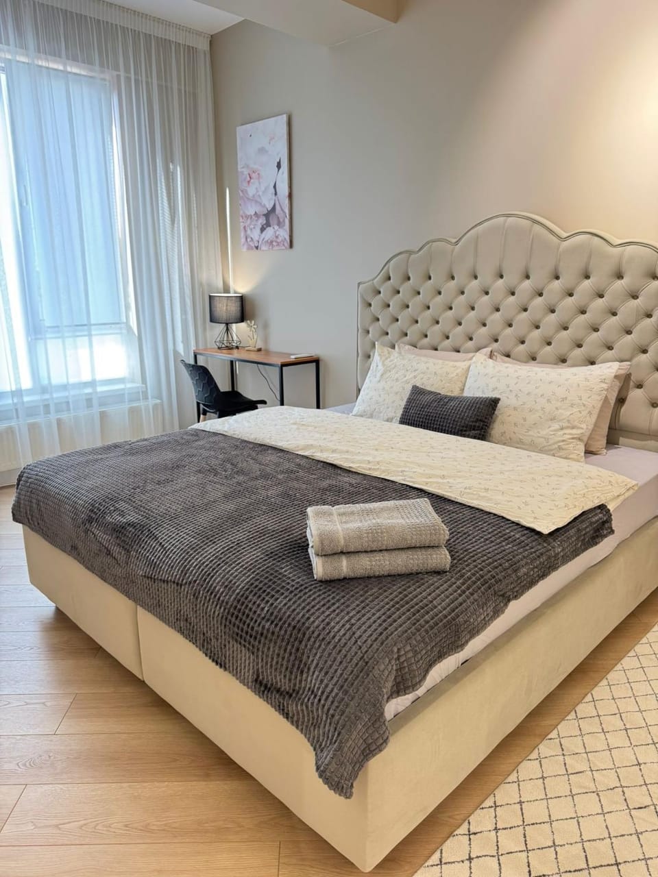 Bed, Photo of the whole room, Bedroom, towels