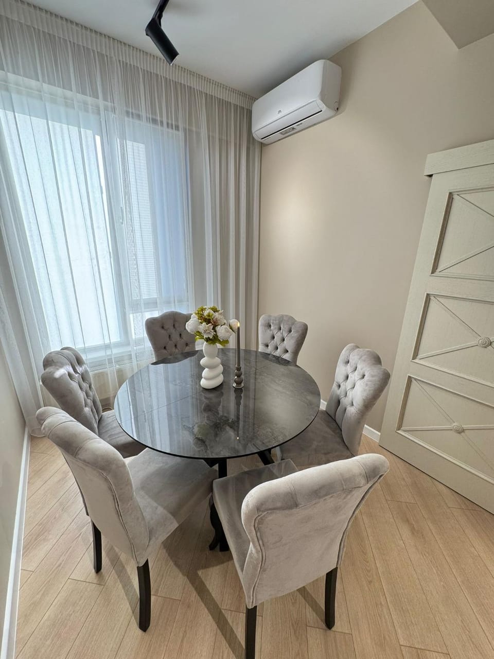 Living room, Dining area, air conditioner
