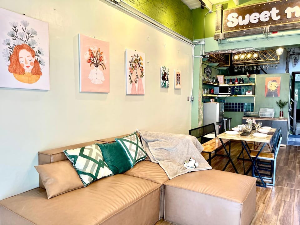 Living room, Seating area