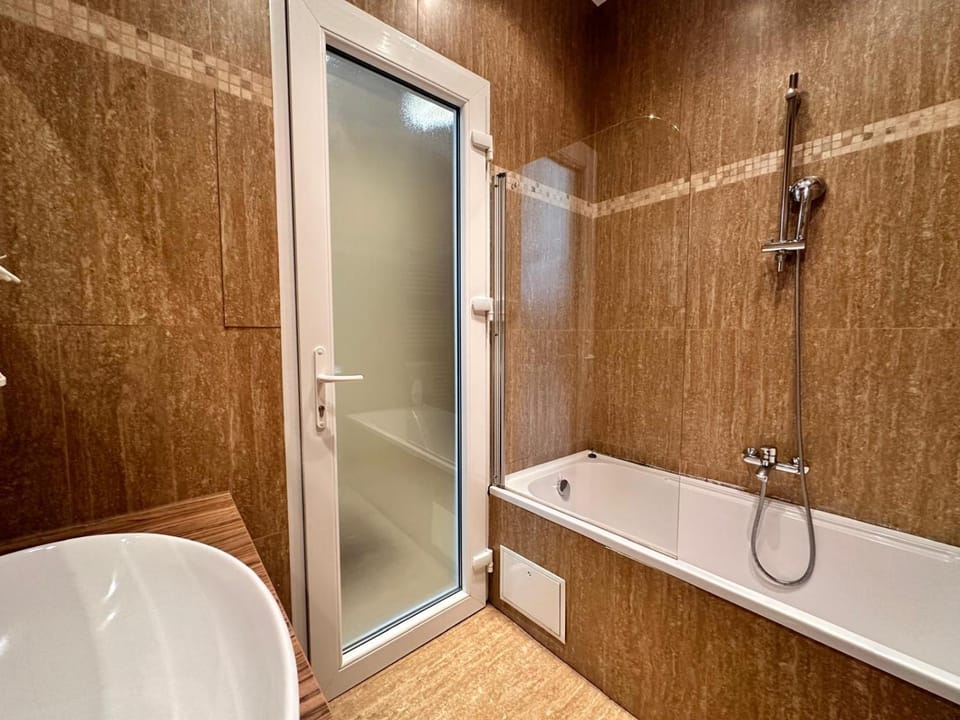 Bathroom, Bath