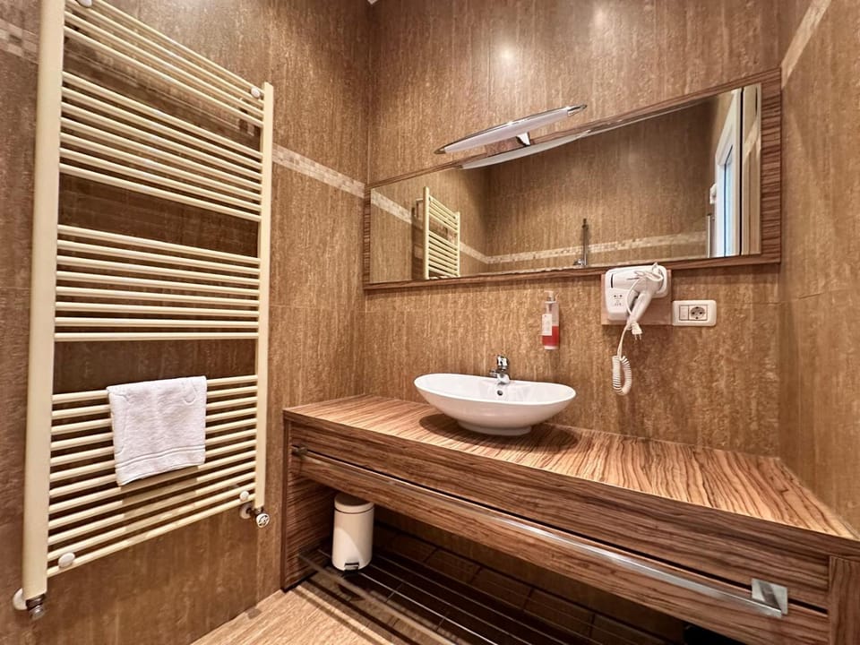 Shower, Bathroom, towels