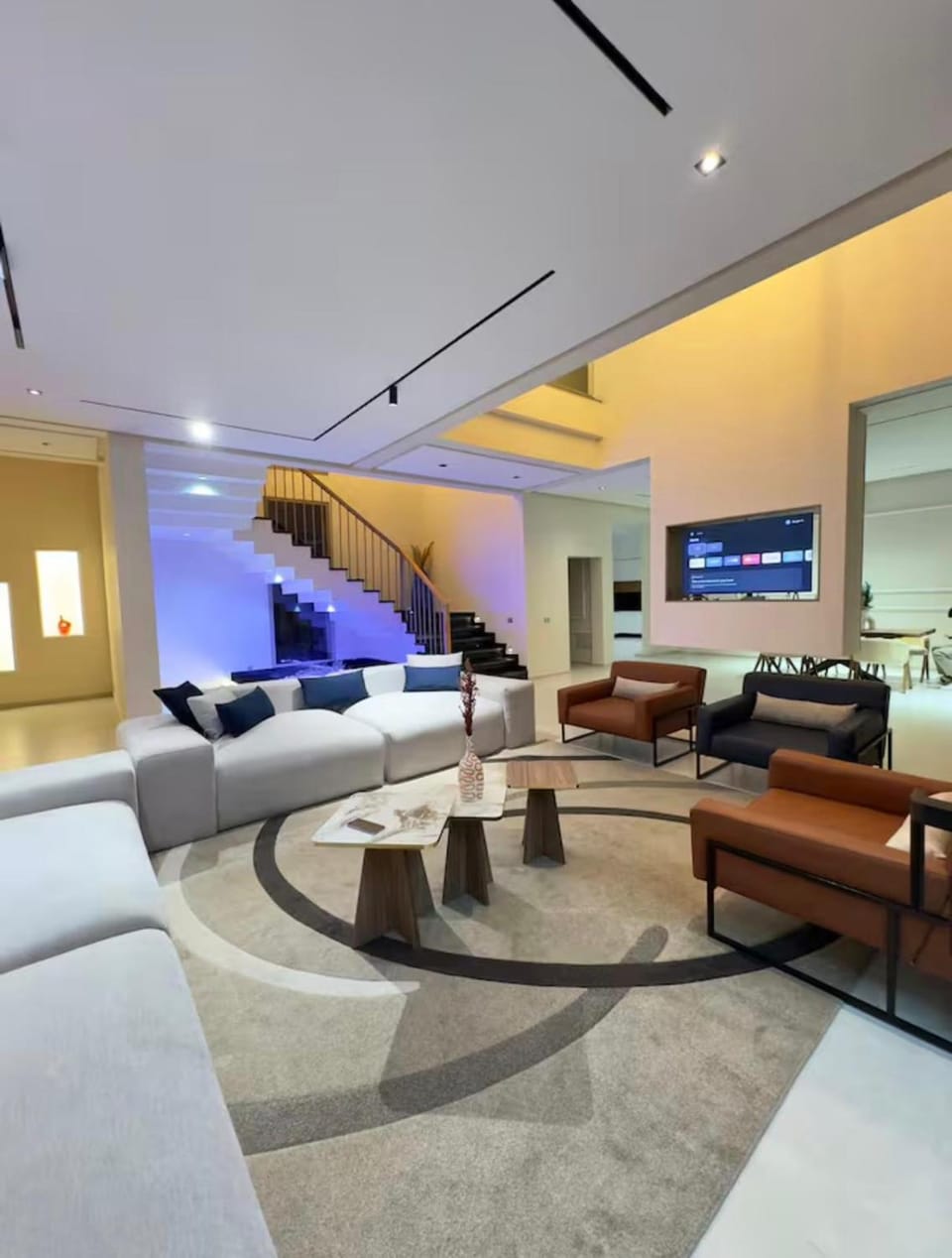 Communal lounge/ TV room, TV and multimedia, Living room, Seating area, Evening entertainment