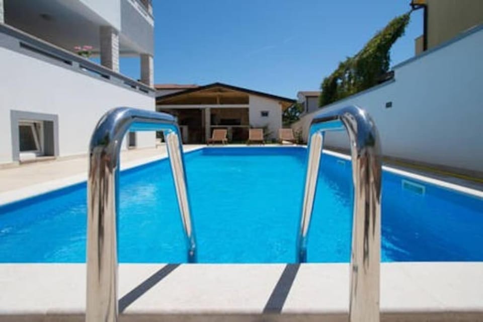 Pool view, Swimming pool, sunbed