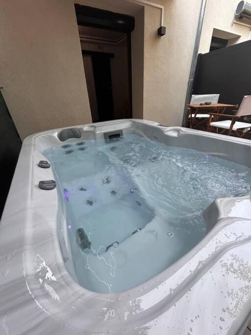 Natural landscape, Hot Tub