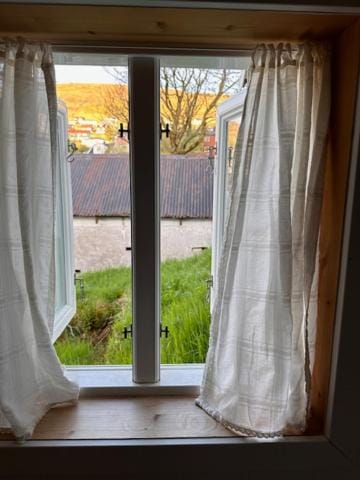 Cottage by the waterfront House in Europe