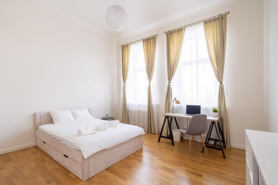 Bed, Photo of the whole room, Bedroom, towels