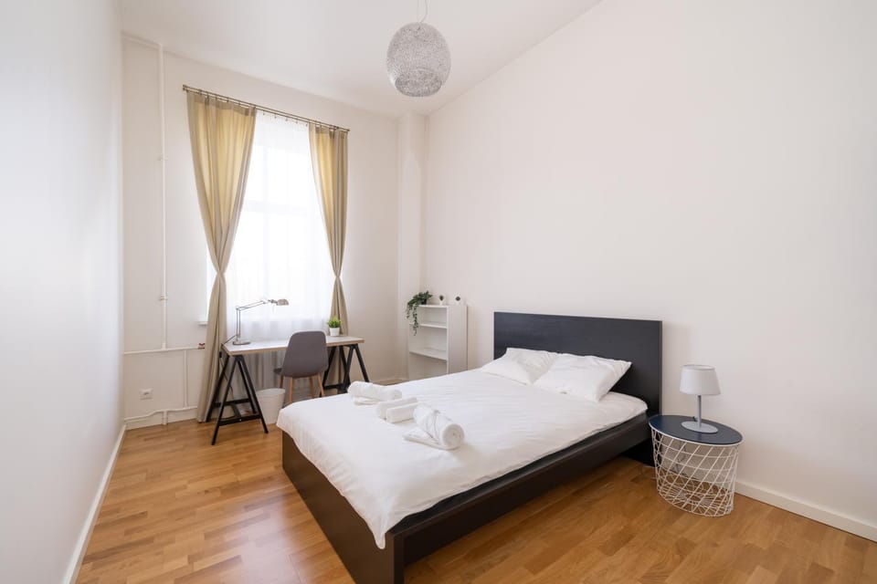 Bed, Photo of the whole room, Bedroom, towels
