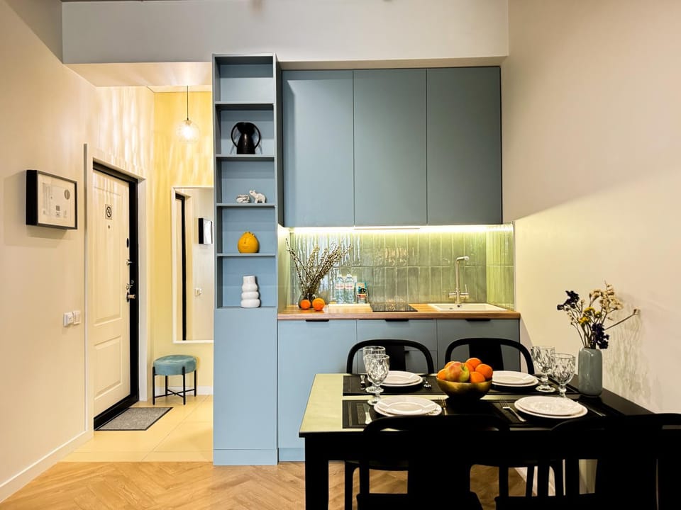Kitchen or kitchenette, Food and drinks, Dining area